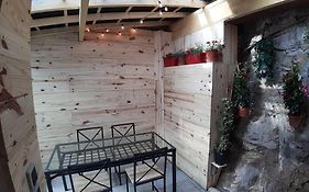 La Petite Maison Dans la Vallée